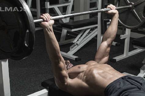 4 Supersets to Grow Your Chest to Colossal Proportions